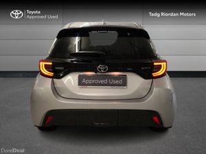 Toyota Yaris HYBRID L-SPORT - Image 4