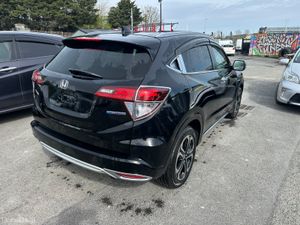 2015 Honda Vezel 1.5LHybrid Beige Leather Interior - Image 4