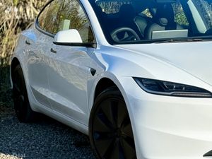2025 Tesla Model 3 RWD Automatic 62.5 kWh Battery - Image 4