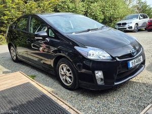 Toyota Prius 2011 Hybrid - Image 2