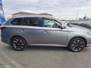 MITSUBISHI OUTLANDER 2.0 GX3H+ AUTOMATIC PHEV - Image 4