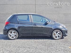 Toyota Yaris Hybrid Luxury - Image 2