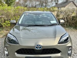 2023 Toyota Yaris Cross 1.5 Hybrid Luna Automatic - Image 3