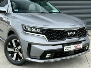 Kia Sorento K4 5DR AUTO ** HUGE SPEC 7 SEATER ** - Image 2