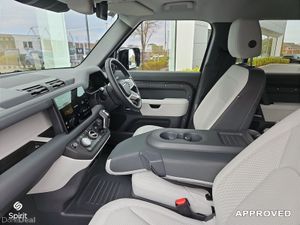 Land Rover Defender 6 Seat 110 2.0 Si4 PHEV 300 PS - Image 4