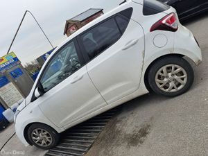 €5990 Hyundai i10 2017 absolute bargain €5999 - Image 3