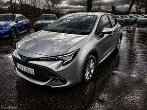 231 Toyota Corolla 1.8 HYBRID AUTOMATIC - Image 4