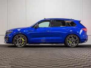 2021 Volkswagen Touareg R V6 *Pan Roof - Image 3