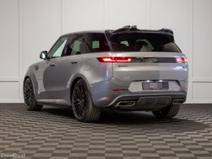 2025 Range Rover Sport P460e SE *Pan Roof - Image 4