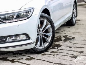 2017 VOLKSWAGEN PASSAT HIGHLINE - Image 2