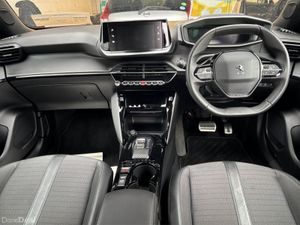 Peugeot 2008 Electric 136bhp (50 kWh) Allure - Image 4