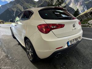Alfa Romeo Giulietta 1.6 JTDM-2 105 bhp Exclusive - Image 4