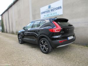 Volvo XC40 1.5 HYBRID T5 262 BHP PAN ROOF - Image 4