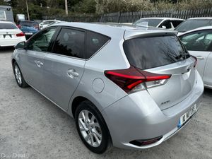 Toyota Auris 1.8L Automatic  Pertol Hybrid Low Mil - Image 4