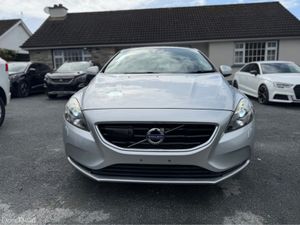 Volvo V40 2.0 D4 SE LUXURY PLUS DIESEL AUTOMATIC / - Image 2