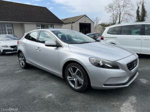 Volvo V40 2.0 D4 SE LUXURY PLUS DIESEL AUTOMATIC / - Image 3