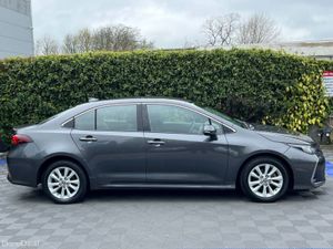 Toyota Corolla LUNA 1.8 HYBRID // APPLE CARPLAY/AN - Image 2