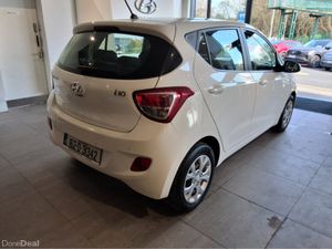 Hyundai i10 1.2L SE  AUTOMATIC - Very Low Mileage - Image 2