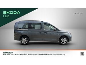 Volkswagen Caddy Maxi Life Life TDI 122 BHP DSG- A - Image 4