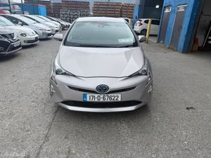 2017 Toyota Prius Hybrid Auto/ G leather Top spec - Image 2