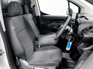 Citroen Berlingo Enterprise BlueHDi 130 MWB EAT8 6 - Image 3