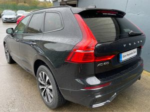 Volvo XC60 B4 PLUS DARK 5DR DIESEL AUTO - Image 4