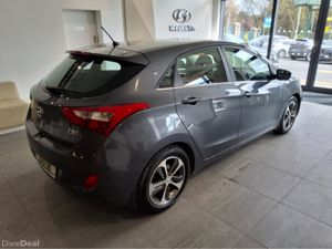 Hyundai i30 DELUXE - Image 2
