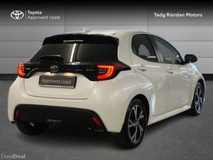 Toyota Yaris Hybrid L-SPORT - Image 2