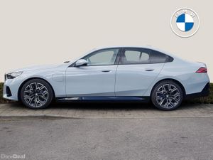 BMW 5-Series 530e M Sport Saloon - Image 3