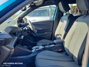 Peugeot 2008 ALLURE 1.2 MILD-HYBRID  LOW KMS - Image 4