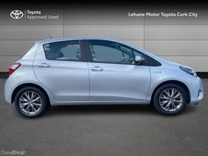 Toyota Yaris YARIS HYBRID 5DR LUNA - Image 3