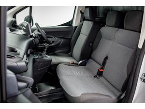 Peugeot Partner Pro Plus 1.5 Diesel 100HP 1000kg € - Image 4