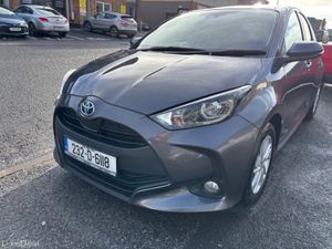 2023 Toyota Yaris Luna 1.5 Hybrid Automatic - Image 2