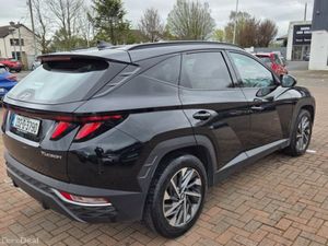 Hyundai Tucson ix35 Executive 5DR - Image 4