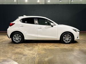 Mazda Demio 1.5 AUTOMATIC - PUSH BUTTON START/STOP - Image 3