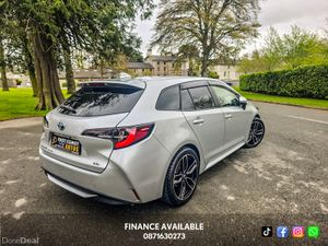 Toyota Corolla 1.8 Hybrid Luna Touring Sports - Image 3