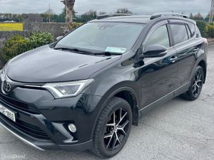 2017 Toyota RAV4 2.0L Diesel LOW KMS - Image 4