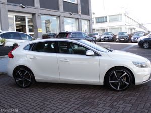 2016 VOLVO V40 ESTATE 2.0 D4 5DR AUTO - Image 3