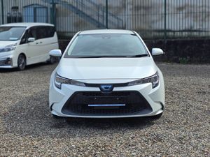 2019 Toyota Corolla Touring Hybrid - Image 4