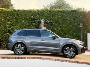 2025 VW TOUREG CREWCAB WITH VAT AS NEW - Image 3