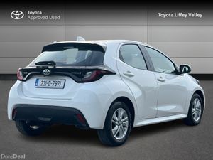 Toyota Yaris 1.5 HYBRID LUNA 4DR AUTO - Image 2
