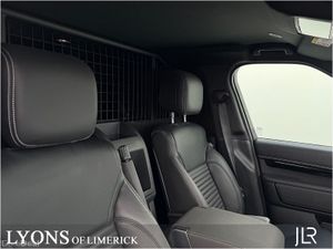 Land Rover Discovery 3.0 D350 SE 2 Seater Commerci - Image 4