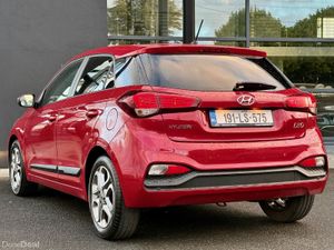 Hyundai i20 Deluxe - Full service history - Image 3