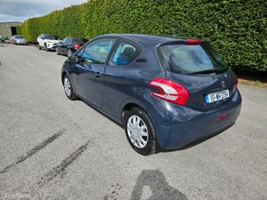 Peugeot 208 2015 1.0 vvti Access 72000 kms - Image 3