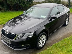 Skoda Octavia 2020 petrol manual only 13800km - Image 3