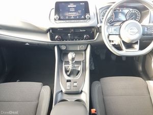 Nissan Qashqai 1.3 PET MILD HYBRID SV **€3,000 Scr - Image 4