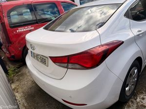 Hyundai Elantra 2015 Automatic - Image 3