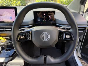 MG MG4 MG4 EXCLUSIVE 51KWH // APPLE CARPLAY/ANDROI - Image 4