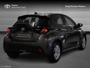 Toyota Yaris 1.5 HYBRID LUNA - Image 2