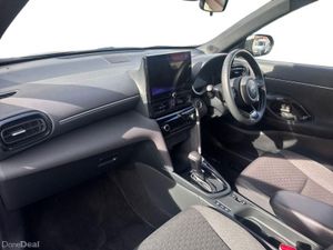 Toyota Yaris Cross 1.5 Hybrid Luna Sport Bi-tone - Image 4